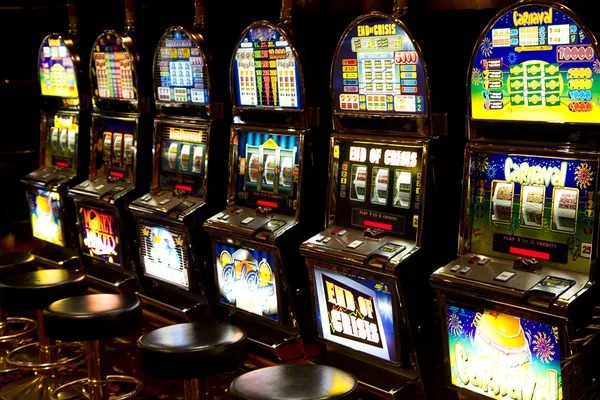 Bigger Bass Bonanza slot screen showing fishing theme and reel layout